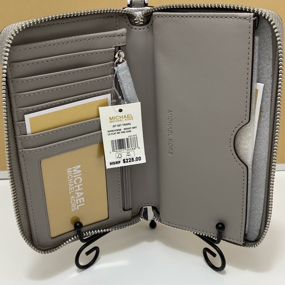 Michael kors wallet - Picture 10 of 10